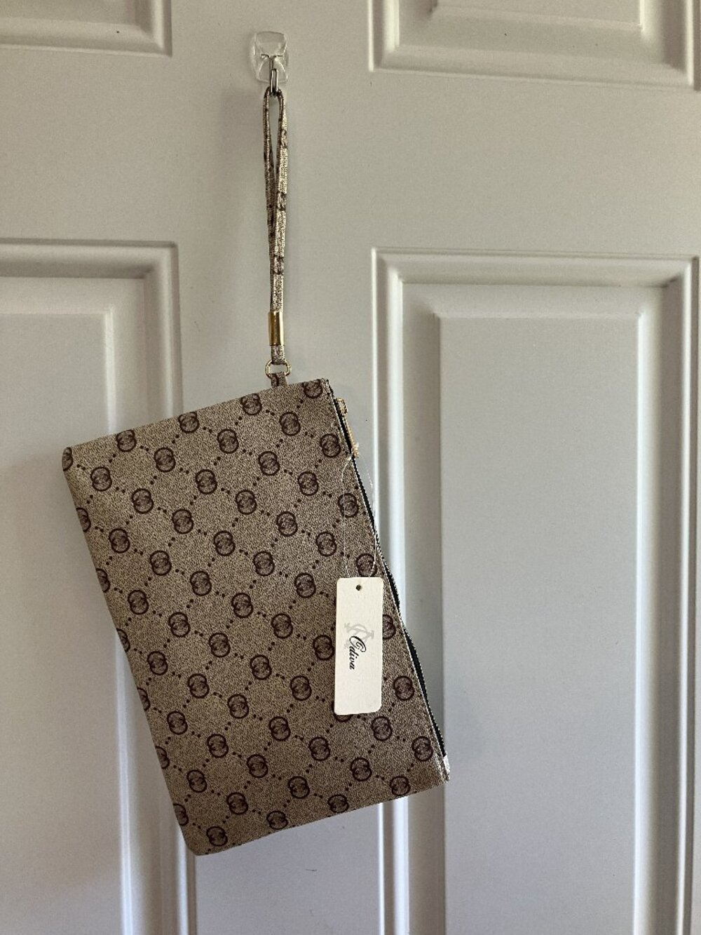 Woman's Odiva Make-up Bag-Tan